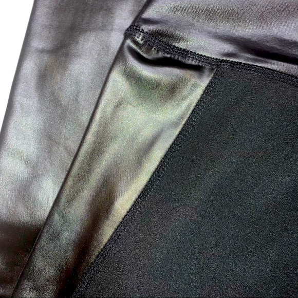 Matte Mesh Panel Shine Leggings - Picture 9 of 10